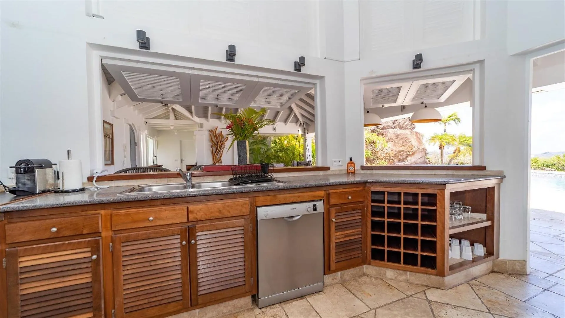 Ideally Located Bright Villa St. Barthelemy 0*,