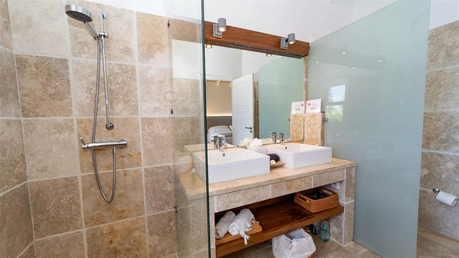 Ideally Located Bright Villa St. Barthelemy 0*,