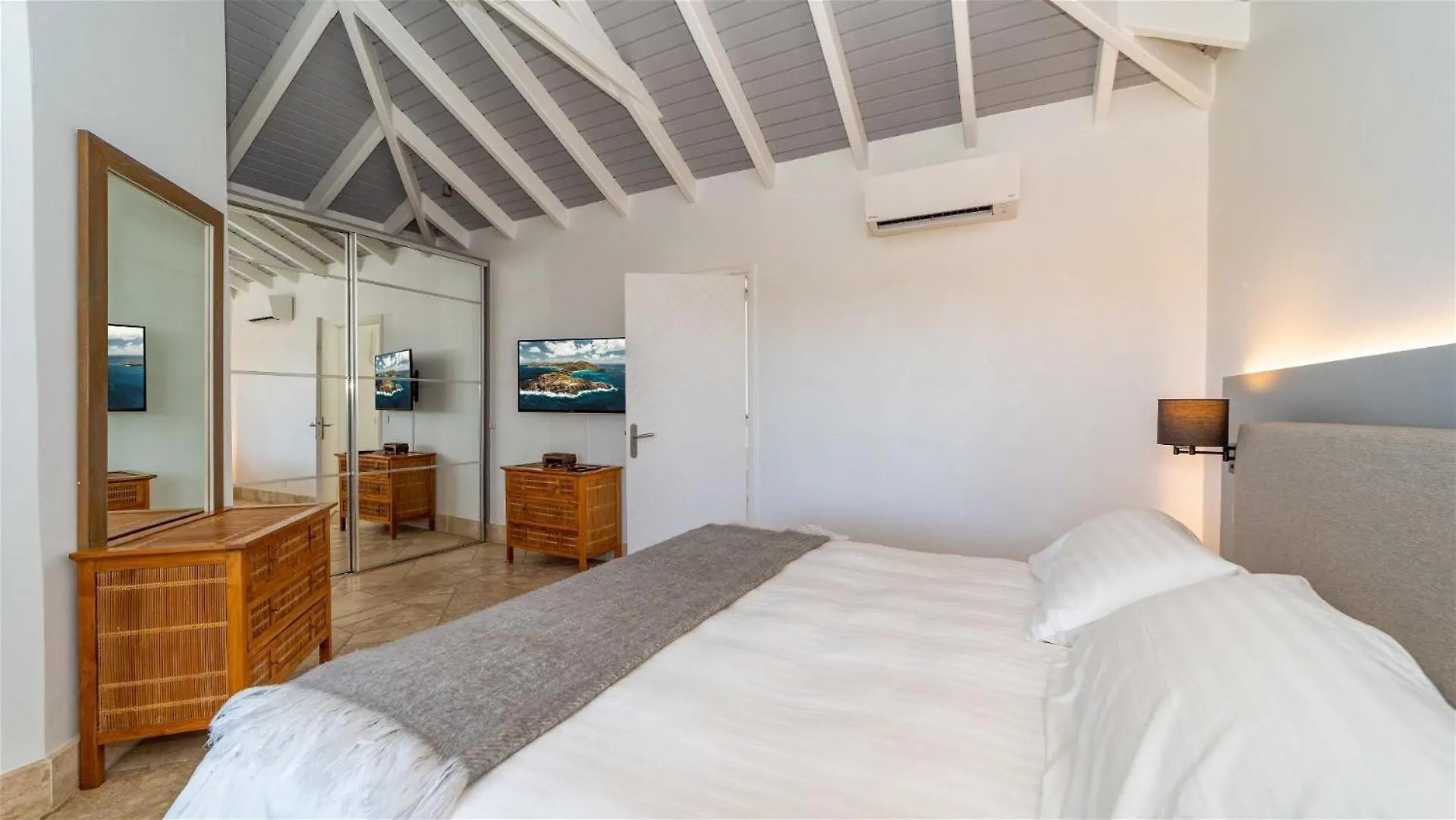 Ideally Located Bright Villa St. Barthelemy